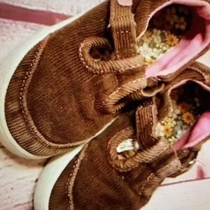 Good condition with brown shoes